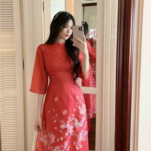 Red 3D floral Vietnamese dresses - Picture 3 of 3